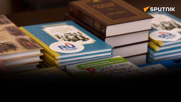 Хонаи русӣ ба Мактаб-интернат барои кӯдакони имконияташон маҳдуд китобҳо ҳадя кард - Sputnik Тоҷикистон