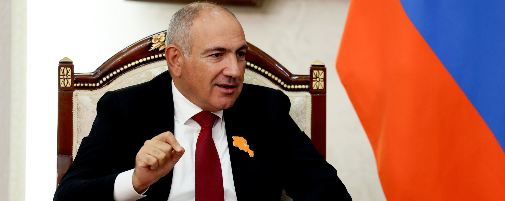 Премьер-министр Армении Никол Пашинян во время встречи с президентом РФ Владимиром Путиным на полях саммита Шанхайской организации сотрудничества (ШОС) в Бишкеке.  - Sputnik Тоҷикистон, 1920, 03.09.2026