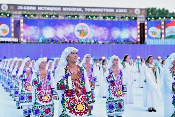 Барои сокинони вилояти Хатлон барномаи рангоран ба ифтихори ҷашни 35-солагии Истиқлоли давлатӣ ташкил карда шуд. - Sputnik Тоҷикистон