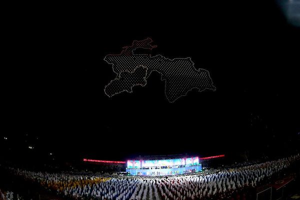 Барномаи бошукӯҳи фарҳангӣ аз бахшҳои гуногуни композитсионию адабӣ иборат буд. - Sputnik Тоҷикистон