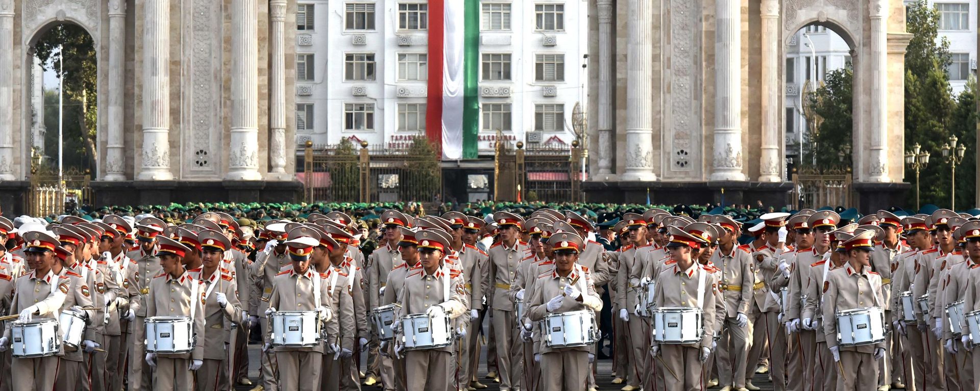 Парад в честь 35-летия независимости Таджикистана. - Sputnik Таджикистан, 1920, 07.09.2026
