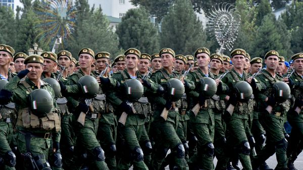 Военнослужащие, принимавшие участие в параде в Душанбе. - Sputnik Таджикистан
