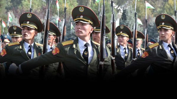 Гузашти низомӣ дар Душанбе -видео
 - Sputnik Тоҷикистон