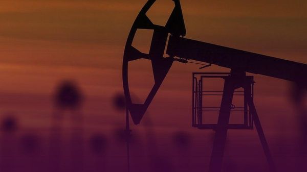 Таджикистан закупит до 1,5 млн тонн нефти в 2027 году - Sputnik Таджикистан