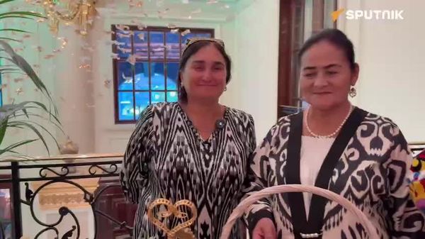 Участников мероприятия в Москве угощают национальными Таджикскими блюдами - Sputnik Таджикистан
