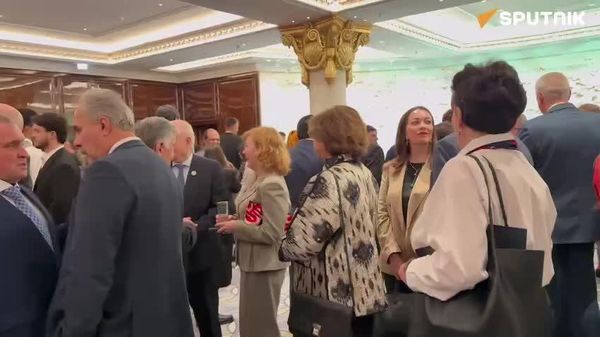Бо созу рақси тоҷикӣ ва дастархони миллӣ: Дар Маскав зиёфати расмӣ бахшида ба 35-солагии истиқлоли Тоҷикистон баргузор шуд - Sputnik Тоҷикистон