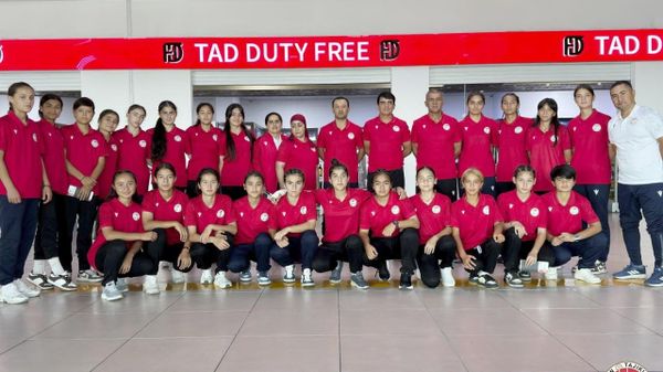 Женская сборная Таджикистана (U-17) отправилась в Ташкент на чемпионат CAFA-2026 - Sputnik Таджикистан