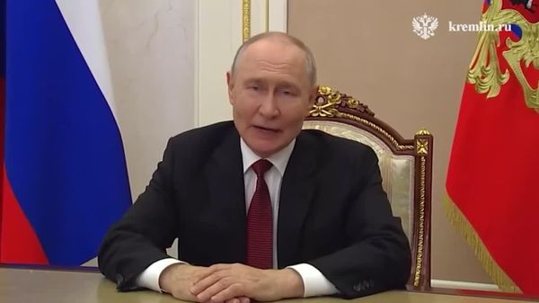 Сарнавишти инсон набояд аз рӯи шаҳрвандӣ, сарват, мақом ё асли нажодӣ муайян карда шавад, - Путин - Sputnik Тоҷикистон
