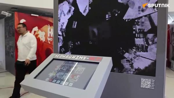 Выставку о неонацизме в XXI веке представили на Международном фестивале молодежи в Екатеринбурге - Sputnik Таджикистан