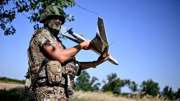 Боевая работа операторов БПЛА ГрВ Восток. - Sputnik Таджикистан
