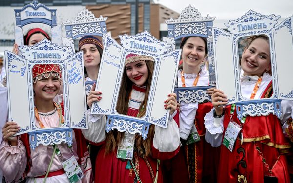 Всего организаторы получили более 113 тыс. анкет от желающих попасть на фестиваль. Всего организаторы получили более 113 тыс. анкет от желающих попасть на фестиваль. - Sputnik Таджикистан