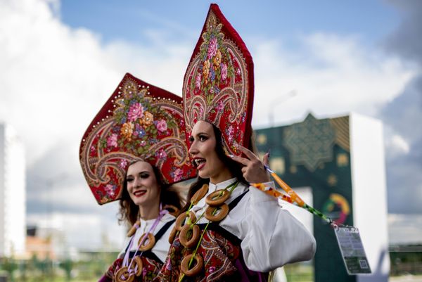 Финальная церемония стала одним из самых масштабных музыкальных событий фестиваля: на сцену вышли более 1 тыс. исполнителей. Финальная церемония стала одним из самых масштабных музыкальных событий фестиваля: на сцену вышли более 1 тыс. исполнителей. - Sputnik Таджикистан
