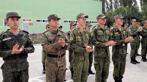 Раджаб Ахмадзода посетил в/ч 051056 Национальной гвардии в Согдийской области - Sputnik Таджикистан