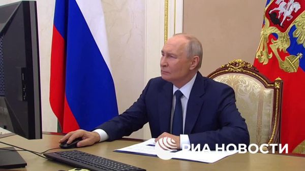 Раисҷумҳури Русия, Валадимир Путин онлайнӣ дар интихоботи вакилони Думаи давлатӣ раъй дод - Sputnik Тоҷикистон