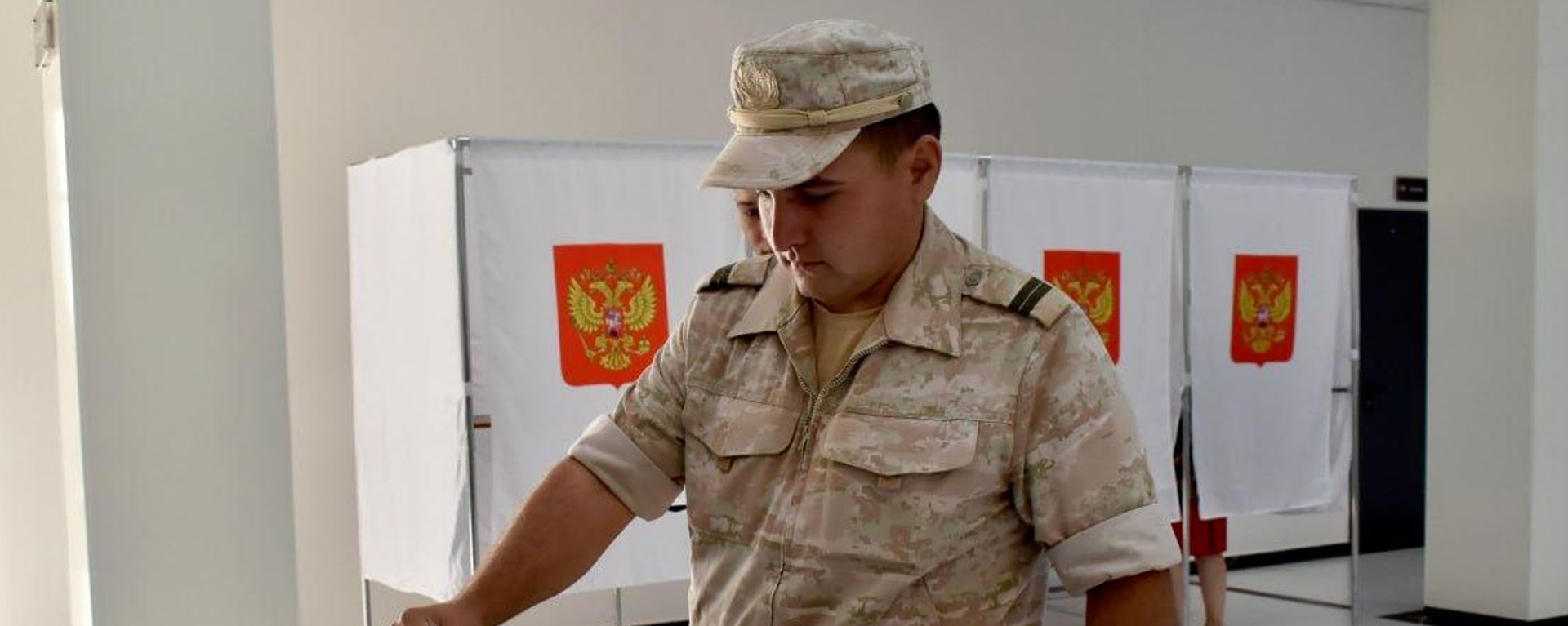 Российские военнослужащие в Таджикистане принимают участие в выборах в Госдуму.  - Sputnik Тоҷикистон, 1920, 20.09.2026