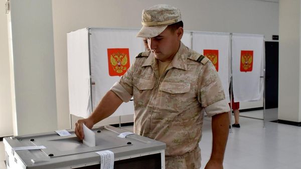 Российские военнослужащие в Таджикистане принимают участие в выборах в Госдуму.  - Sputnik Таджикистан