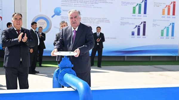Хатти оби нӯшокӣ барои 19 ҳазор аҳолӣ дар шаҳри Истиқлол ба истифода дода шуд - Sputnik Тоҷикистон