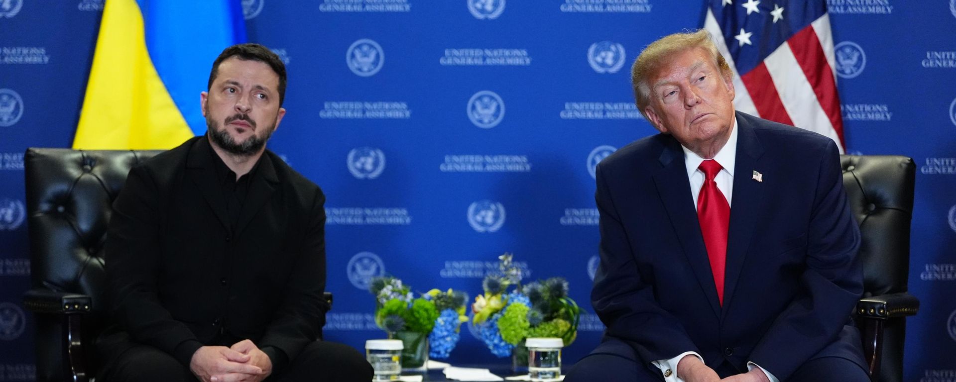 Встреча президента США Дональда Трампа с Владимиром Зеленским во время сессии Генеральной Ассамблеи ООН в штаб-квартире ООН 22 сентября 2026 года.  - Sputnik Тоҷикистон, 1920, 23.09.2026