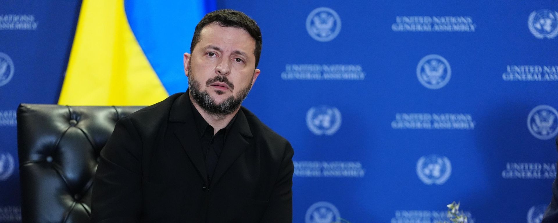 Владимир Зеленский во время встречи на полях Генеральной Ассамблеи ООН 22 сентября 2026 года. - Sputnik Таджикистан, 1920, 23.09.2026