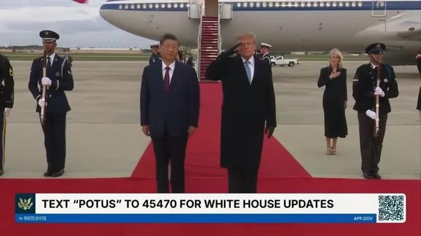Трамп шахсан Си Ҷинпинро дар назди зинапояи ҳавопаймо дар Вашингтон пешвоз гирифт - Sputnik Тоҷикистон