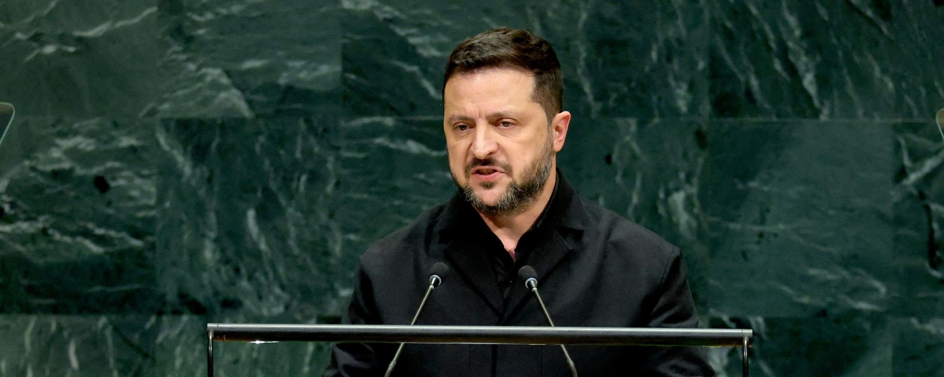Владимир Зеленский выступает на 81-й сессии Генеральной Ассамблеи ООН 23 сентября 2026 года. - Sputnik Тоҷикистон, 1920, 24.09.2026