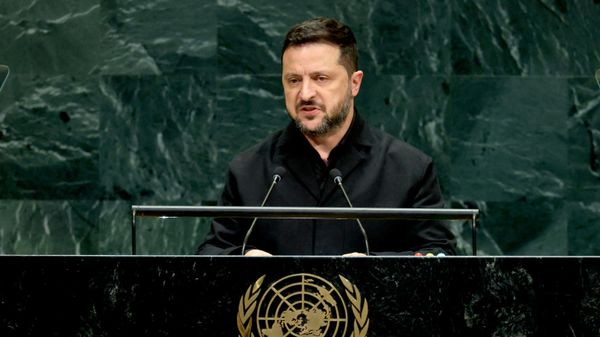 Владимир Зеленский выступает на 81-й сессии Генеральной Ассамблеи ООН 23 сентября 2026 года. Владимир Зеленский выступает на 81-й сессии Генеральной Ассамблеи ООН 23 сентября 2026 года. - Sputnik Таджикистан