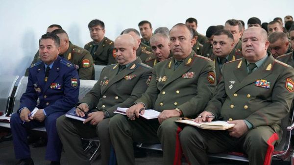 Вазири мудофиаи Тоҷикистон аз комиссариатҳои шаҳру навоҳии кишвар иҷрои босифати даъвати тирамоӣ ба артишро талаб кард - Sputnik Тоҷикистон