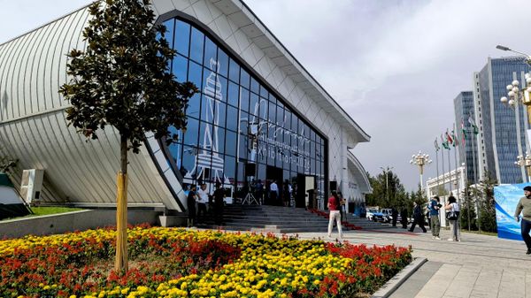 Ҳолу ҳавои Намоишгоҳи байналмилалии сайёҳӣ дар Душанбе бо дурбини хабарнигори @Sputnik_Tajikistan - Sputnik Тоҷикистон