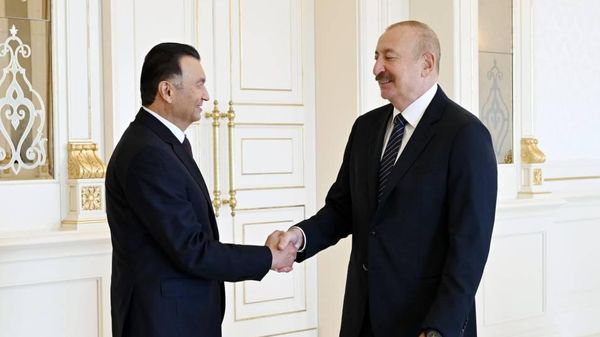 Встреча президента Азербайджана Ильхама Алиева с премьер-министром Таджикистана Кохиром Расулзодой. - Sputnik Тоҷикистон