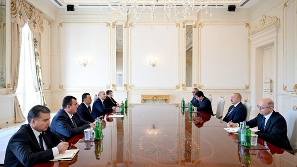 Сарвазири Тоҷикистон Қоҳир Расулзодаро дар доираи як сафар ба Боку бо президенти Озарбойҷон Илҳом Алиев мулоқот кард - Sputnik Тоҷикистон
