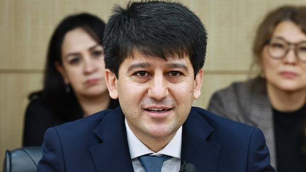 Азиз Назар муовини вазири саноат ва технологияҳои нави Тоҷикистон  - Sputnik Тоҷикистон