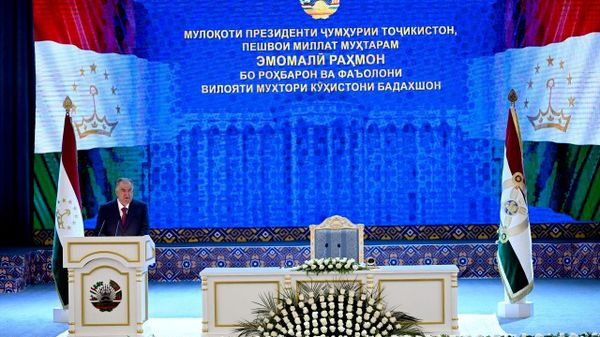 Эмомали Рахмон провел встречу с руководителями и активистами ГБАО - Sputnik Таджикистан