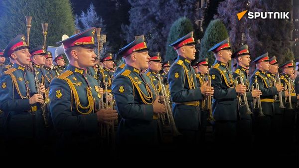 Ҳунарнамоии оркестрҳои ҳарбии Тоҷикистону Русия дар Душанбе - Sputnik Тоҷикистон