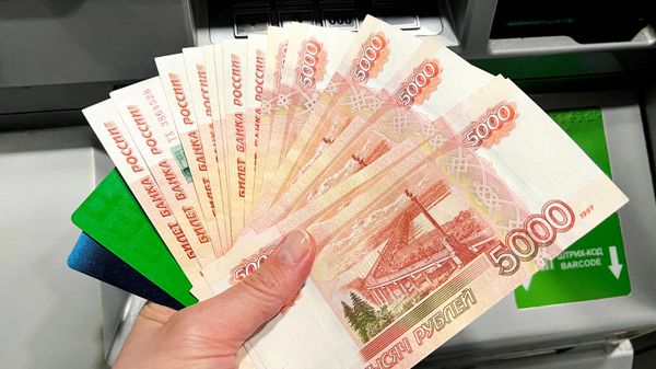 Банкноты в 5000 рублей. - Sputnik Таджикистан