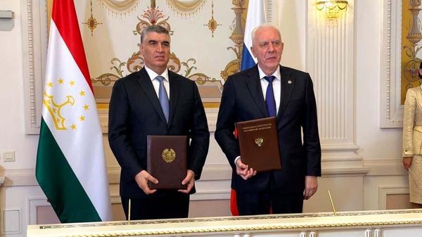 Подписание новой программы сотрудничества между Генеральной прокуратурой Республики Таджикистан и Генеральной прокуратурой Российской Федерации. - Sputnik Тоҷикистон