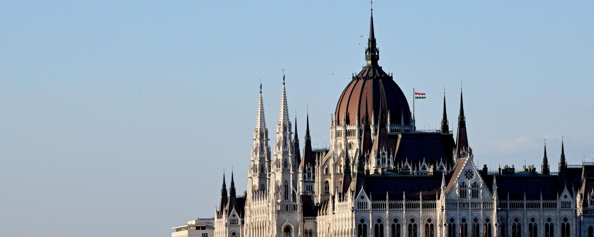Вид на здание парламента в Будапеште.   - Sputnik Таджикистан, 1920, 02.10.2026