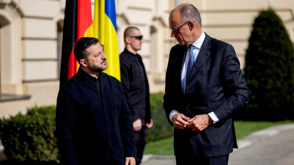 Встреча Владимира Зеленского с канцлером Германии Фридрихом Мерцем в Киеве 4 октября 2026 года. - Sputnik Таджикистан