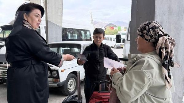 Разъяснительная работа в пассажирском терминале “Рохи Абрешим” города Худжанд. - Sputnik Таджикистан