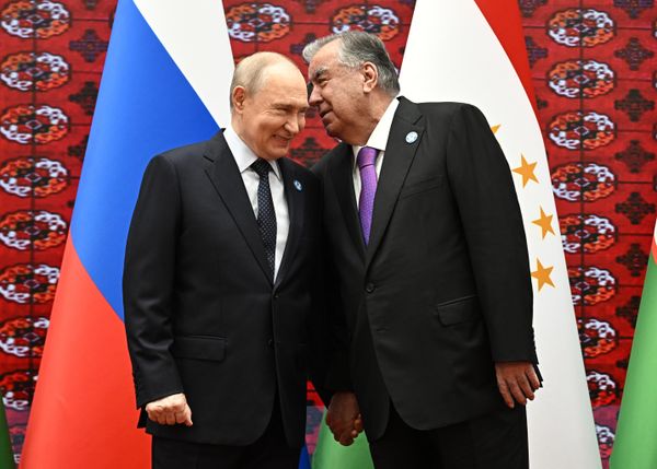 Путин ва Раҳмон пеш аз оғози нишасти Шӯрои сарони давлатҳои ИДМ дар Туркманистон. - Sputnik Тоҷикистон