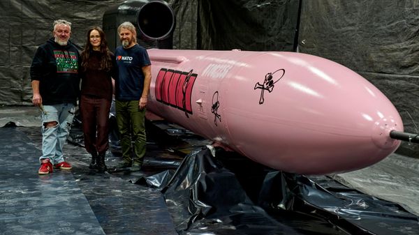 Крылатая ракета Flamingo, приобретенной на средства чешской краудфандинговой кампании, на заводе Fire Point на Украине. - Sputnik Тоҷикистон