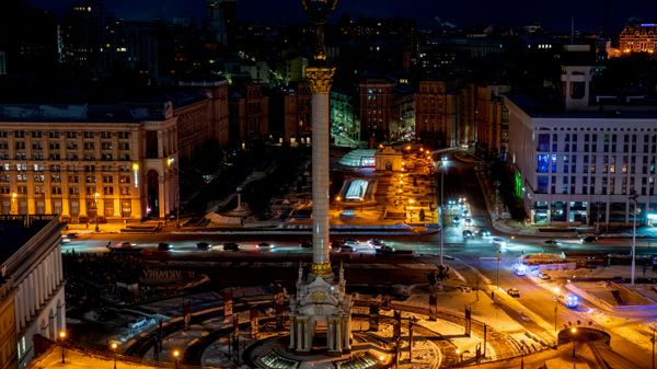 Площадь Независимости в Киеве во время отключения электроэнергии.  - Sputnik Таджикистан