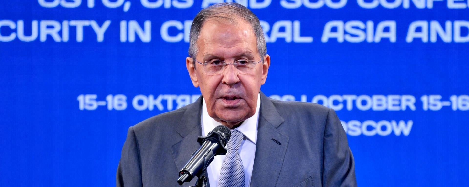 Министр иностранных дел РФ Сергей Лавров выступает на конференции ОДКБ, СНГ и ШОС в Москве по безопасности в Центральной Азии и Афганистане.  - Sputnik Тоҷикистон, 1920, 16.10.2026