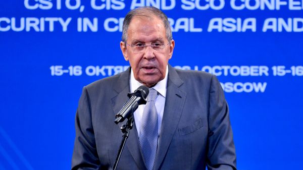 Министр иностранных дел РФ Сергей Лавров выступает на конференции ОДКБ, СНГ и ШОС в Москве по безопасности в Центральной Азии и Афганистане.  - Sputnik Тоҷикистон