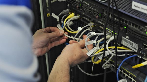 Сетевое оборудование в серверной.  - Sputnik Тоҷикистон