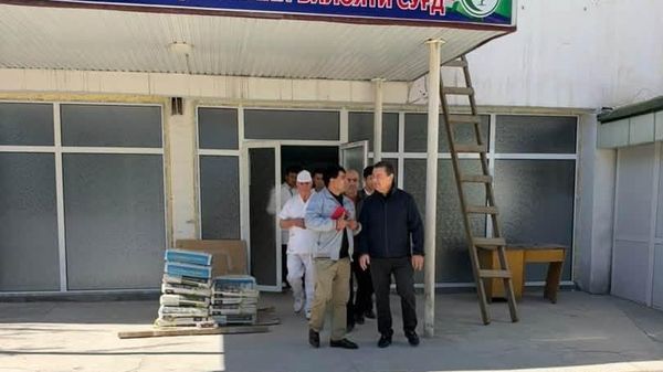 Реконструкция центральной больницы Айнинского района движется к завершению - Sputnik Таджикистан