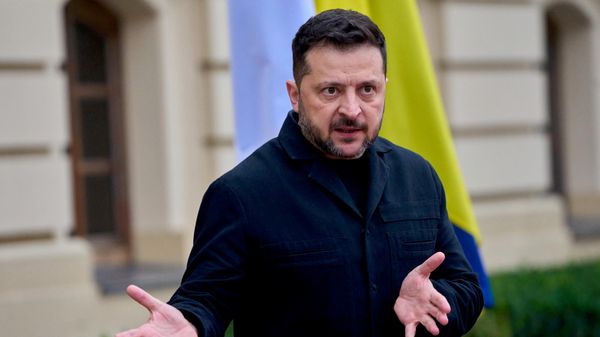 Владимир Зеленский отвечает на вопросы СМИ в Киеве, Украина, 22 октября 2026 года. - Sputnik Таджикистан