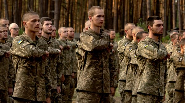 Новобранцы 3-й штурмовой бригады Украины на военной базе недалеко от Киева, Украина, 25 сентября 2023 года. - Sputnik Таджикистан