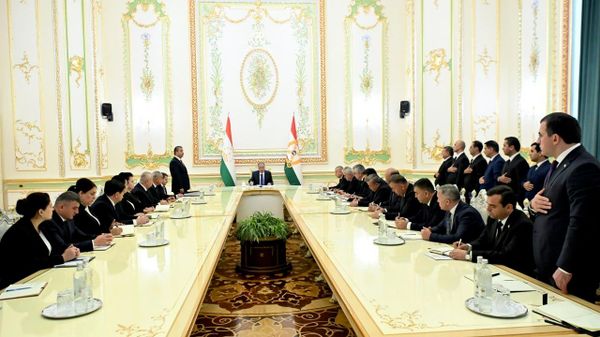 Эмомали Рахмон провел перестановки среди заместителей глав ряда органов власти - Sputnik Таджикистан