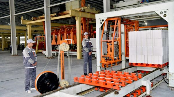 Крупнейший в Таджикистане завод по выпуску легких кирпичей открыли в Душанбе - Sputnik Таджикистан