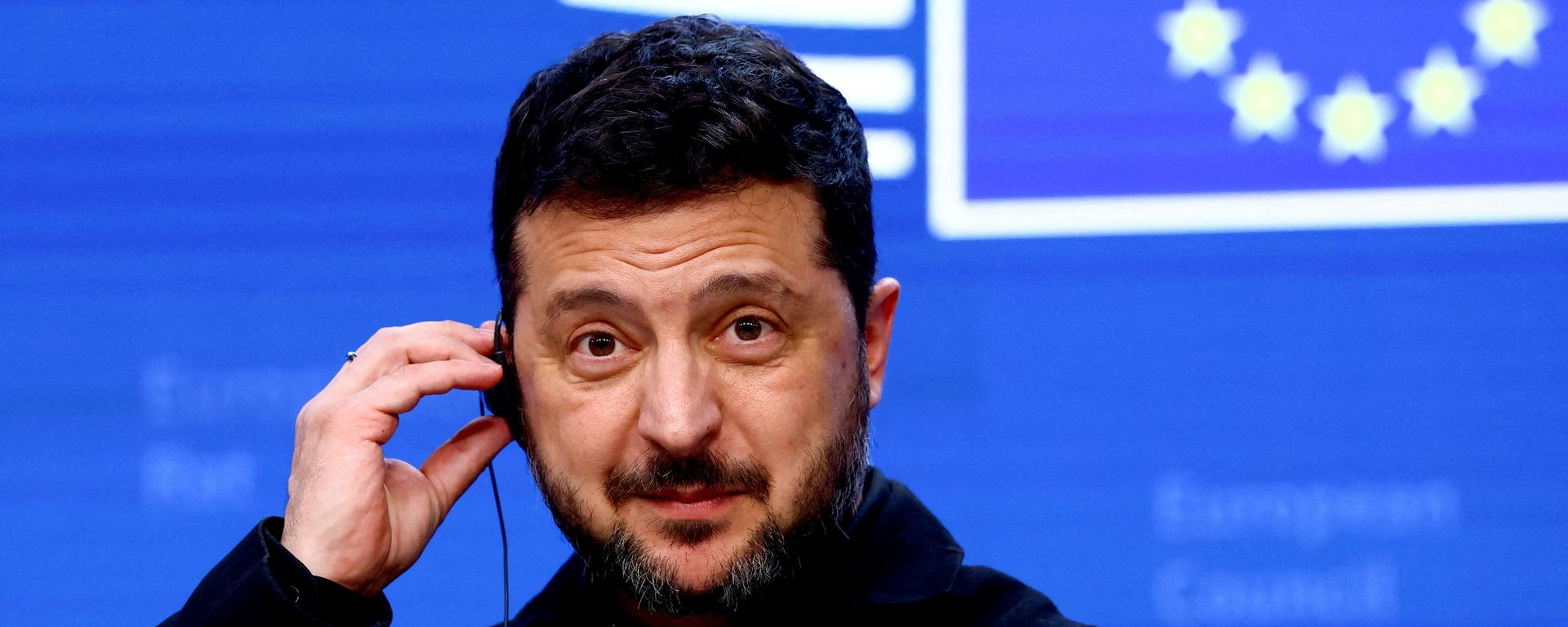Владимир Зеленский на пресс-конференции во время саммита лидеров Европейского союза в Брюсселе, Бельгия, 16 октября 2026 года.  - Sputnik Тоҷикистон, 1920, 27.10.2026